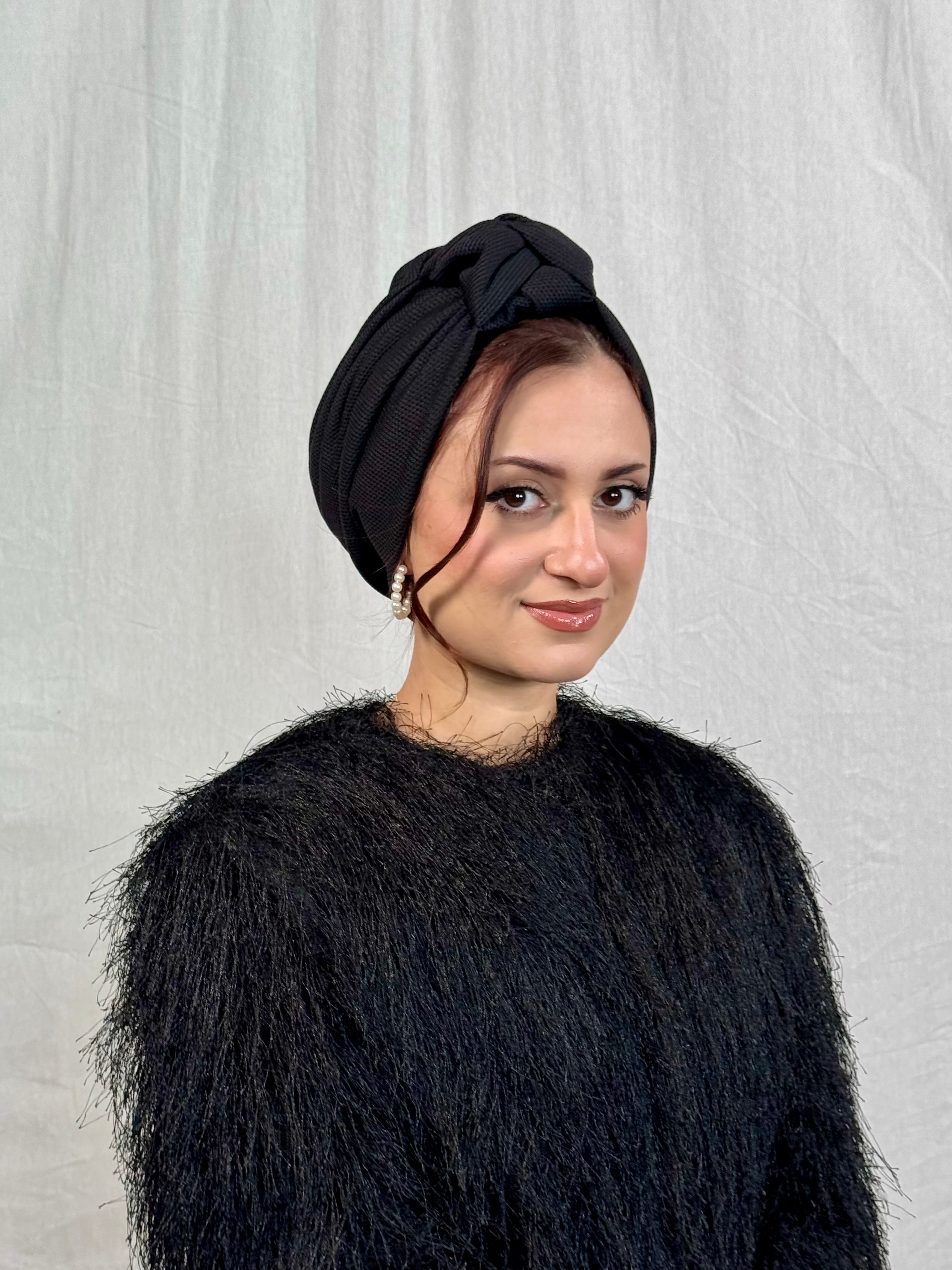 BEANIE KNOT COLLECTING