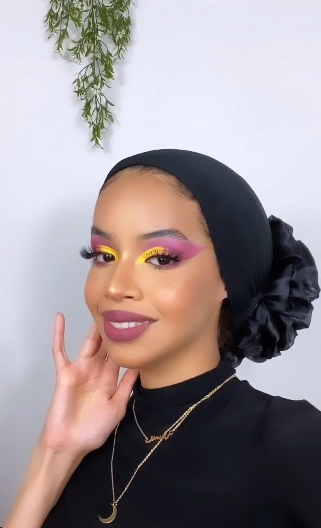 Volumizing Scrunchie Cap - Black Big Flower Volume in the back - Turban Couture