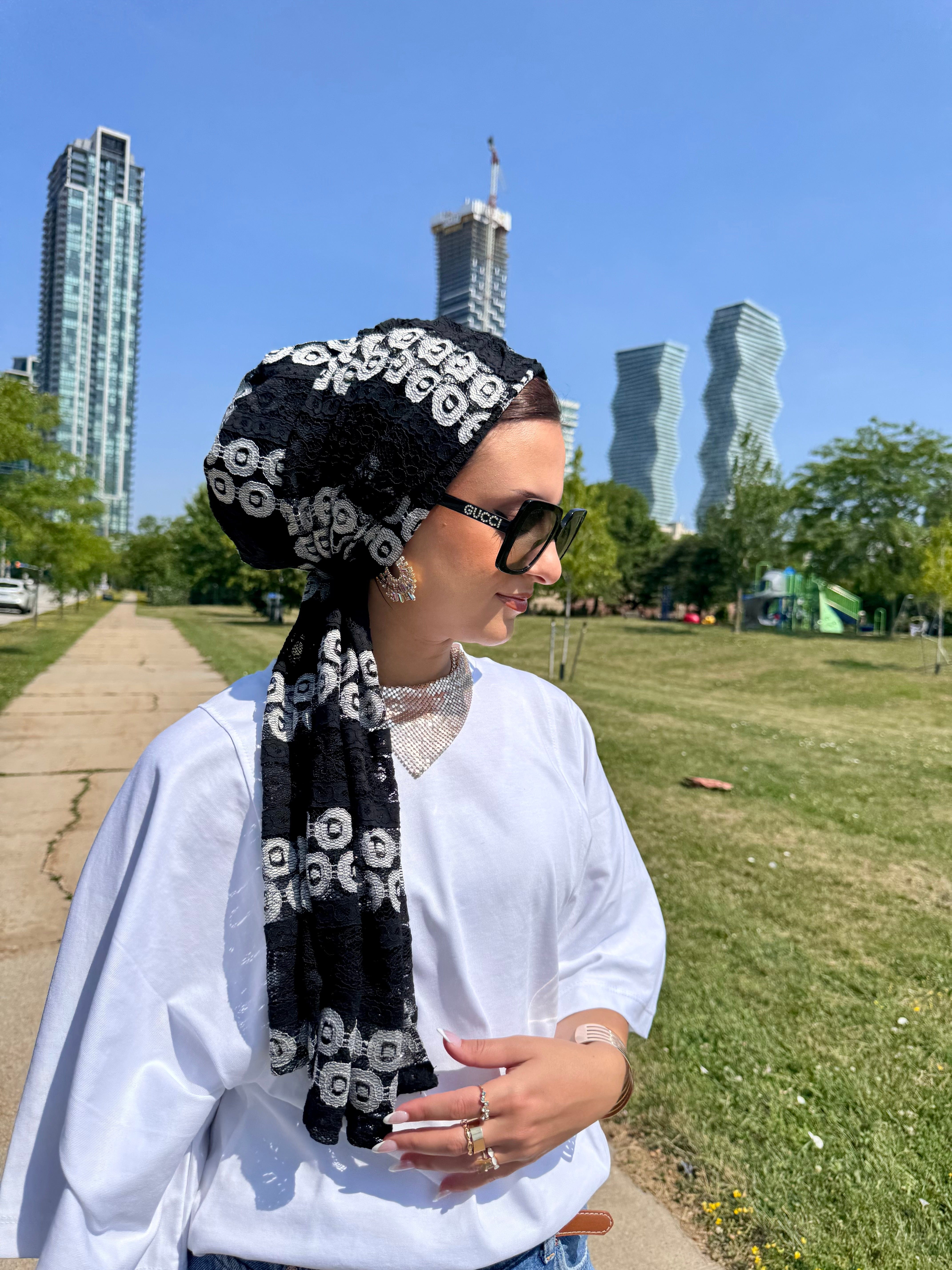 Beanie Wrap Lace - Black and White
