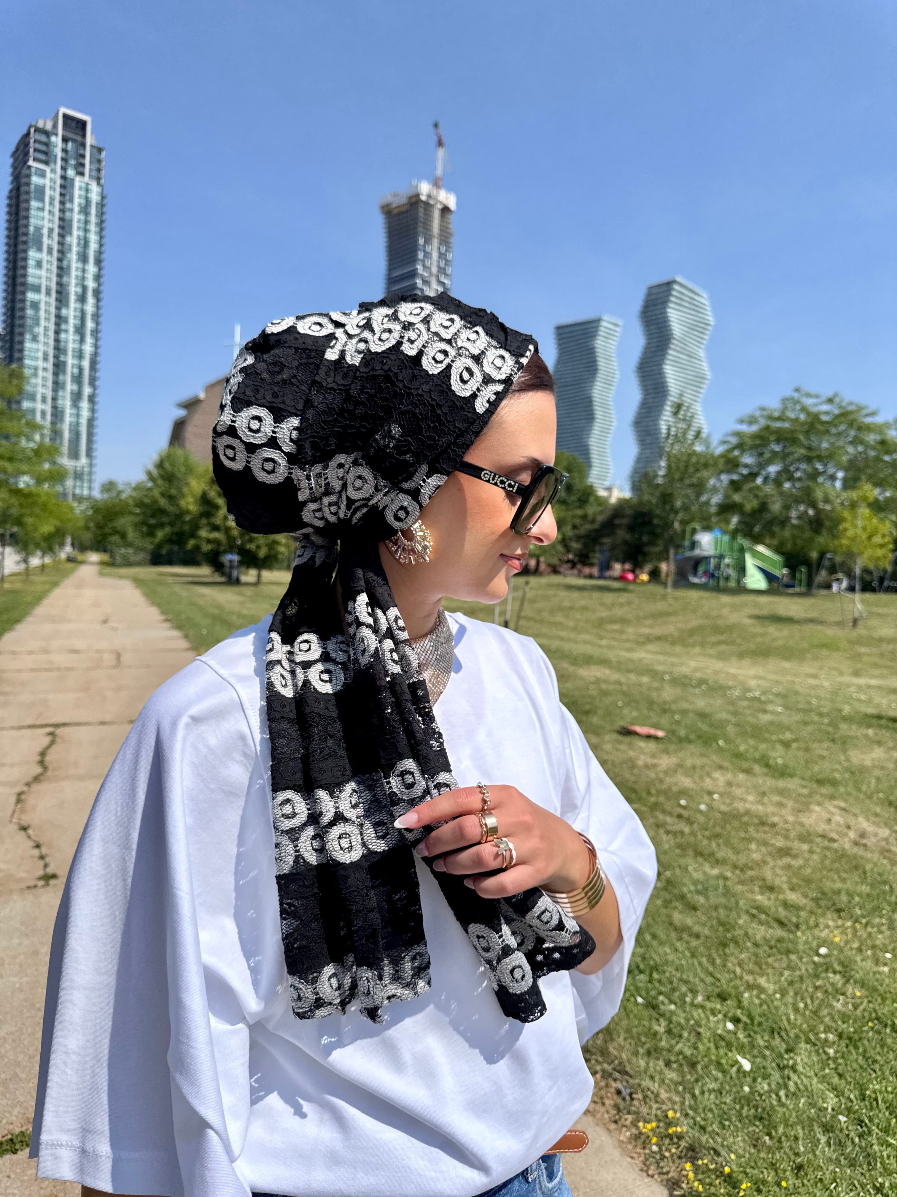 Beanie Wrap Lace - Black and White