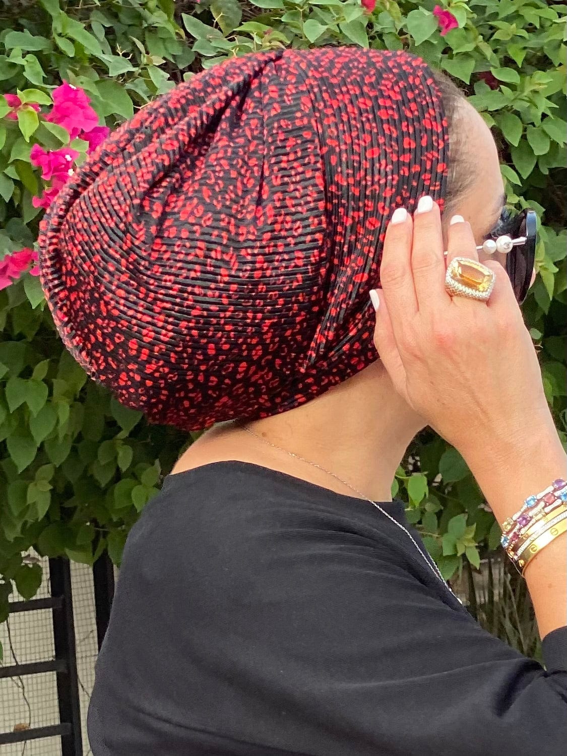 Beanie Pleated - Red Black Floral