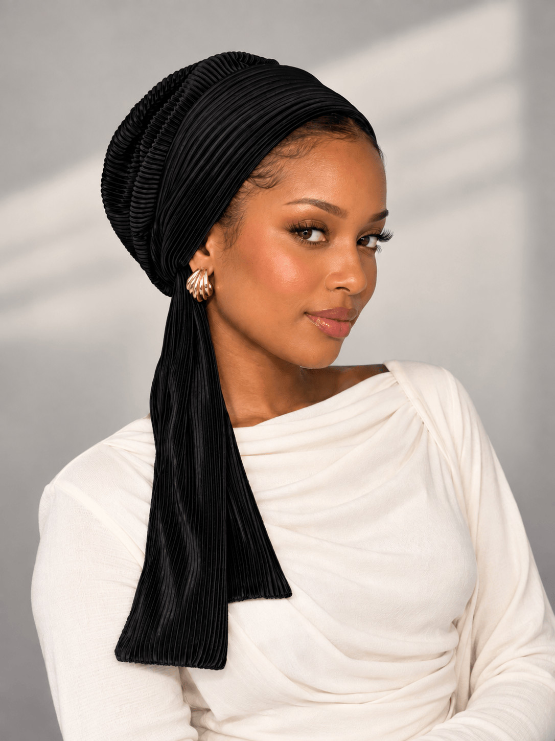 Beanie Pleated Wrap - Black